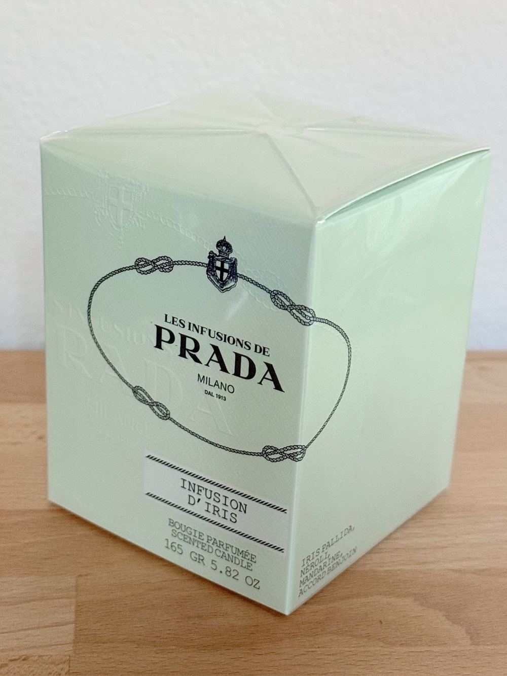 Prada Infusion d'Iris Scented Candle Full Size - Picture 3 of 5